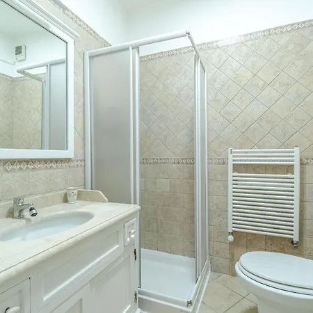 Guesthost - Barbaroux Chic & Flat *